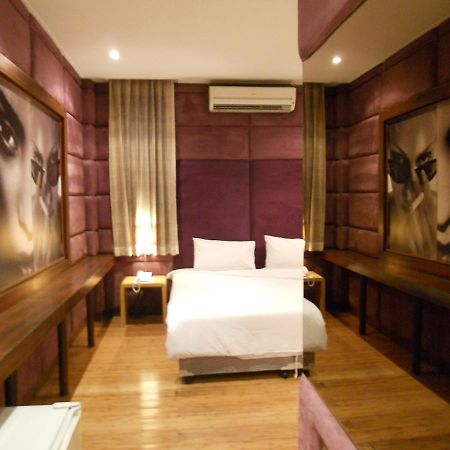 Strand Inn Hotel Bangkok Extérieur photo