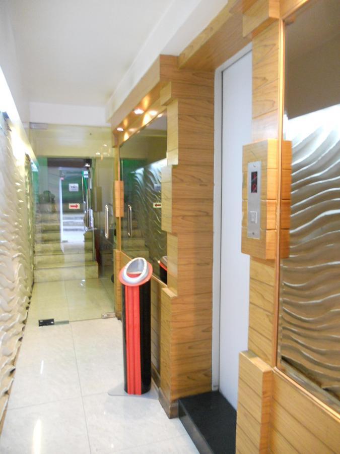 Strand Inn Hotel Bangkok Extérieur photo