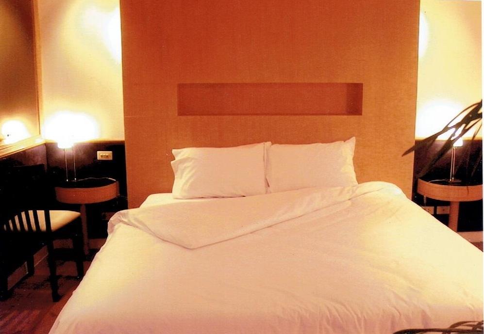 Strand Inn Hotel Bangkok Extérieur photo